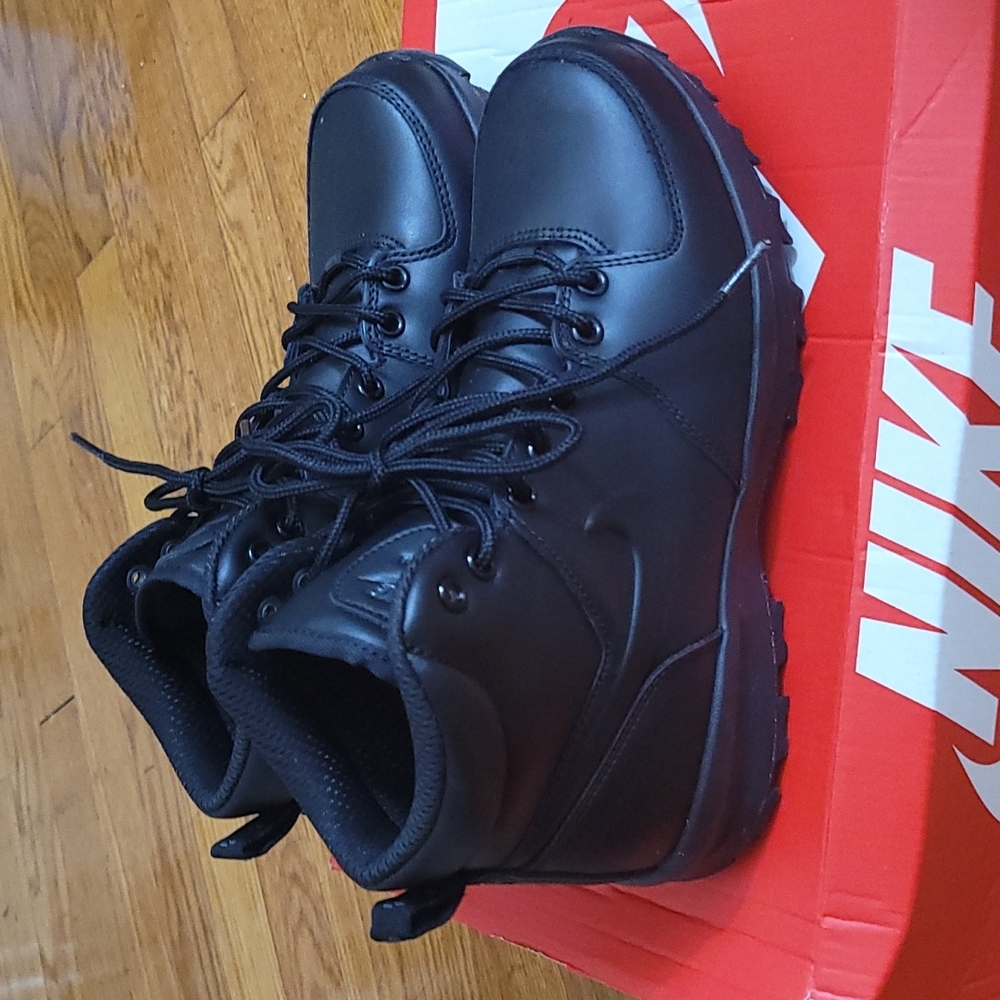 Nike Mania Leather Winter Boots